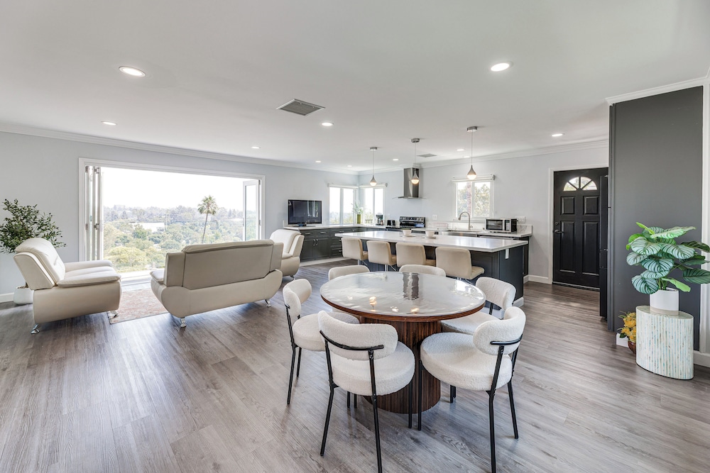 2 Mi to Rose Bowl Stadium: Mtn-view Gem w/ Patio