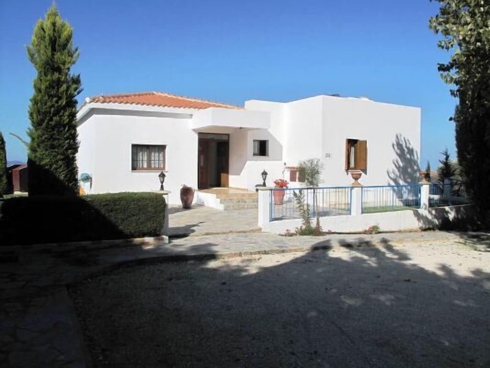 Chriseleni Latchi Villas