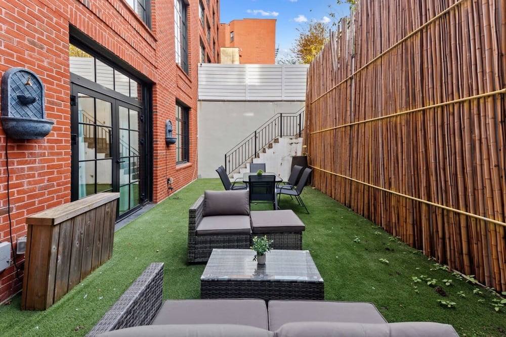 Clinton by Rovetravel 3BR Duplex w Backyard