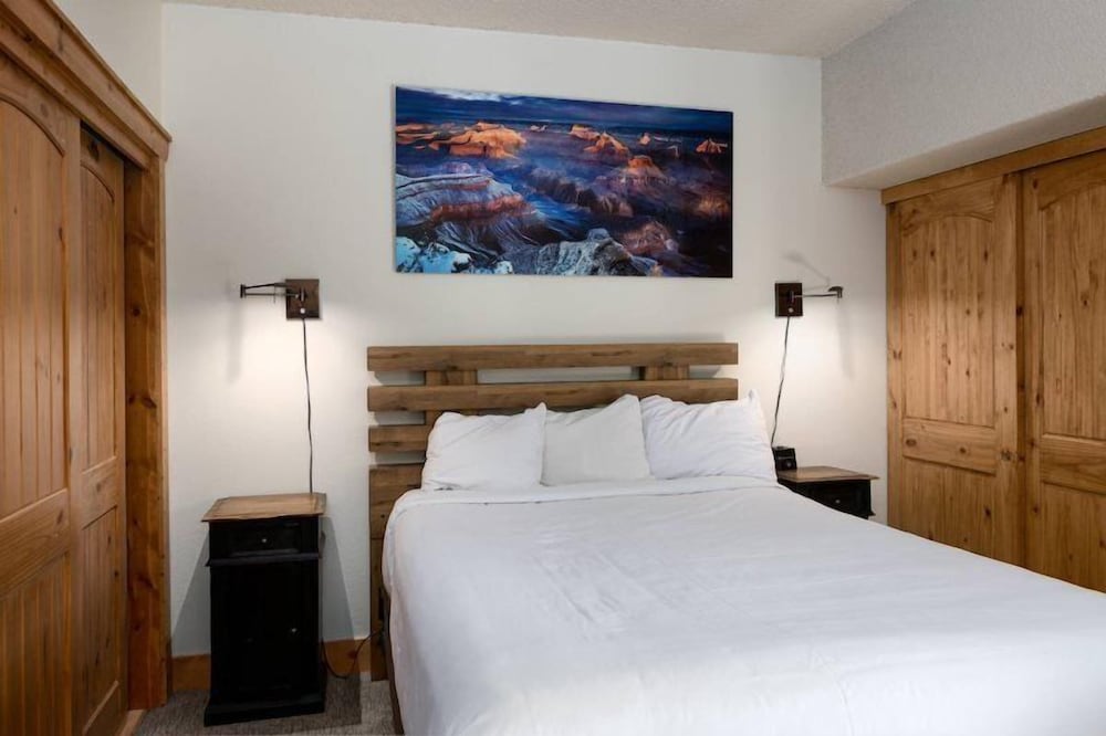 Ski-in, Ski-out 3 Bedroom in Downtown Breckenridge at Peak 9