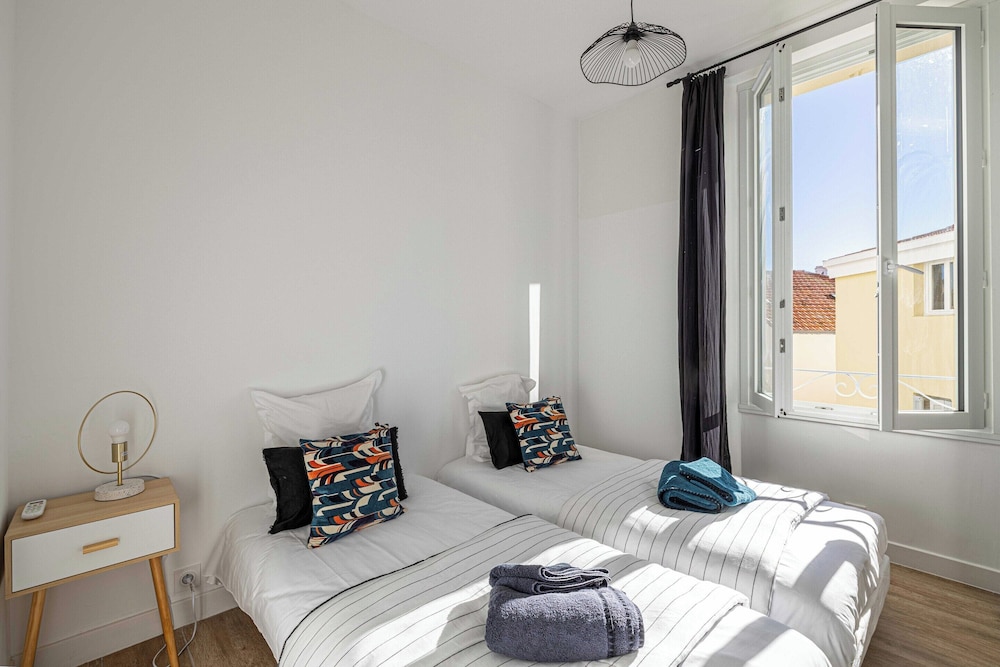 Cannes Center - 2br/4p - Palais des Festivals view 2
