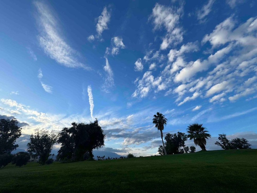 Fairway-view 3 Bedroom Condo in Palm Desert