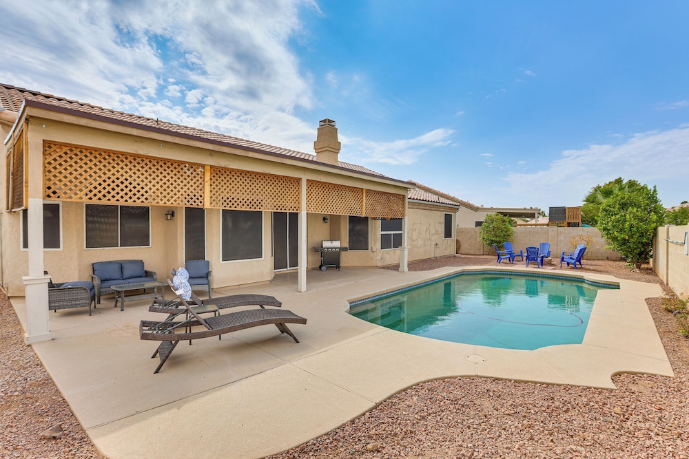 Fenced Backyard Oasis: Pet-friendly Avondale Home
