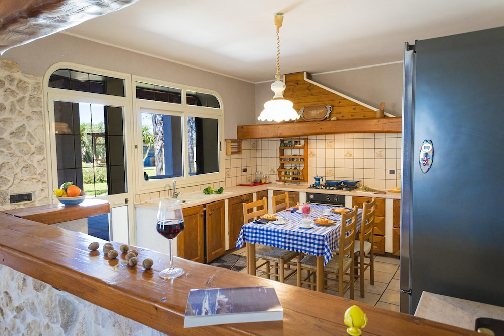 Villa El Capitano With Garden and Pool