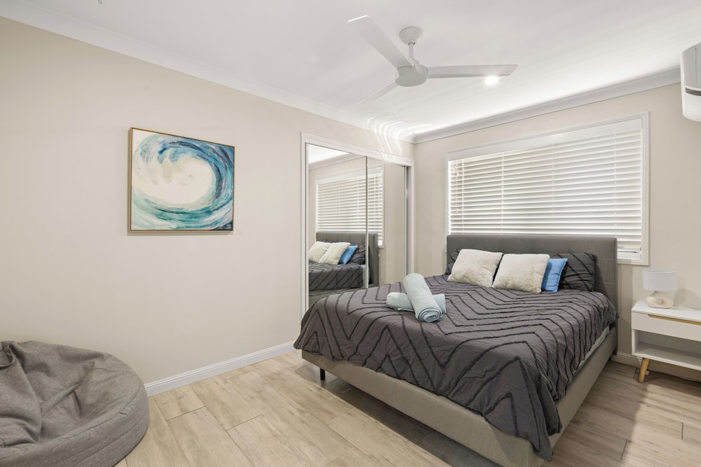 Spacious Family Home Wifi and Salt Pool