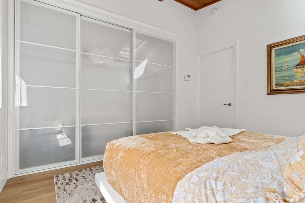 Serene Oceanview Escape With Expansive Deck 3 Bedroom Home