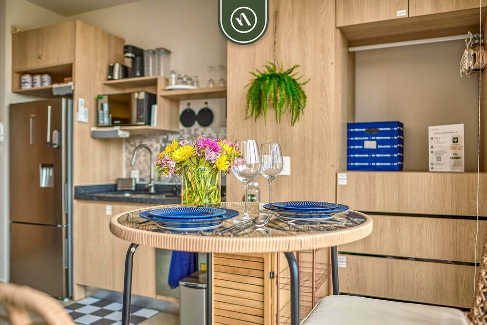 Brand New Studio - 2 Min to Beach - Rooftop Pool