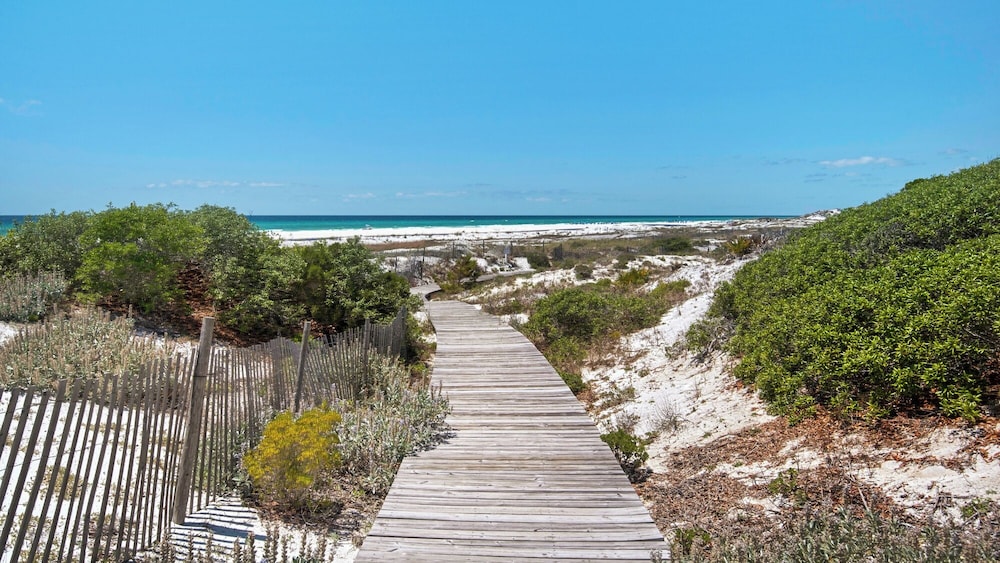 Watersound Beach Retreat Pool & Gulf Views + Free Attraction Tickets!