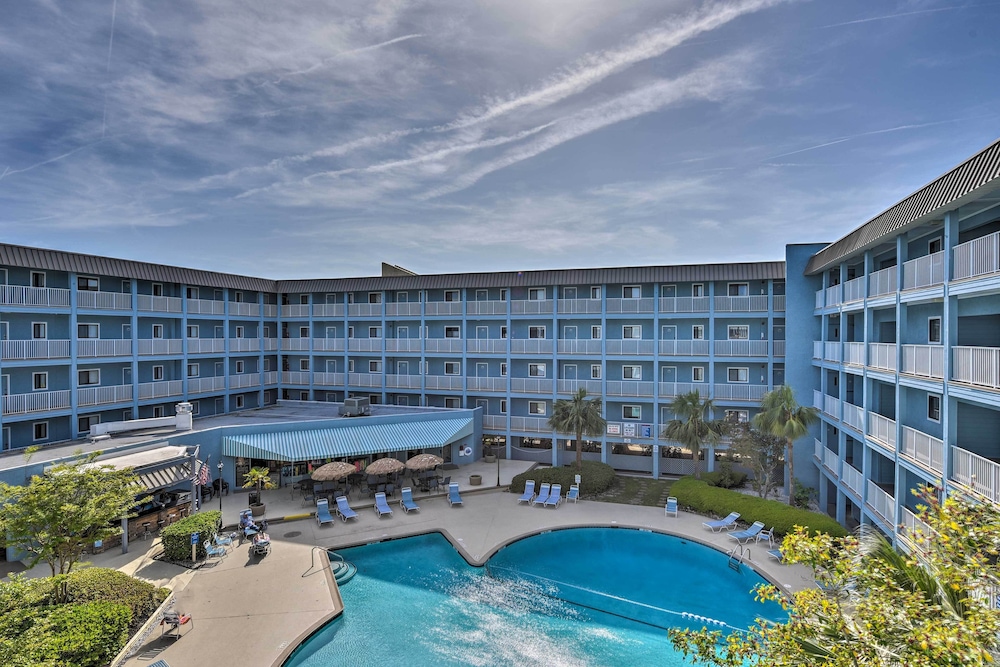 Hilton Head Resort Condo w/ 4 Pools: Walk to Beach