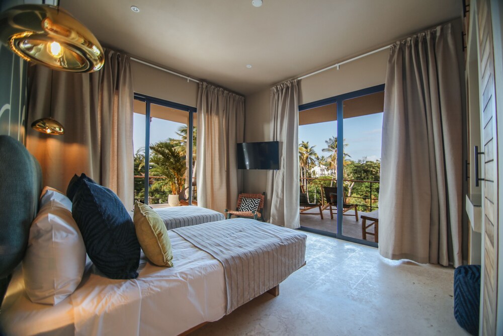 Coconuts Beach House view 2