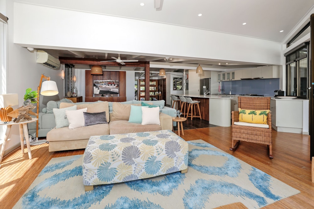 Absolute Beachfront House with Private Pool view 2