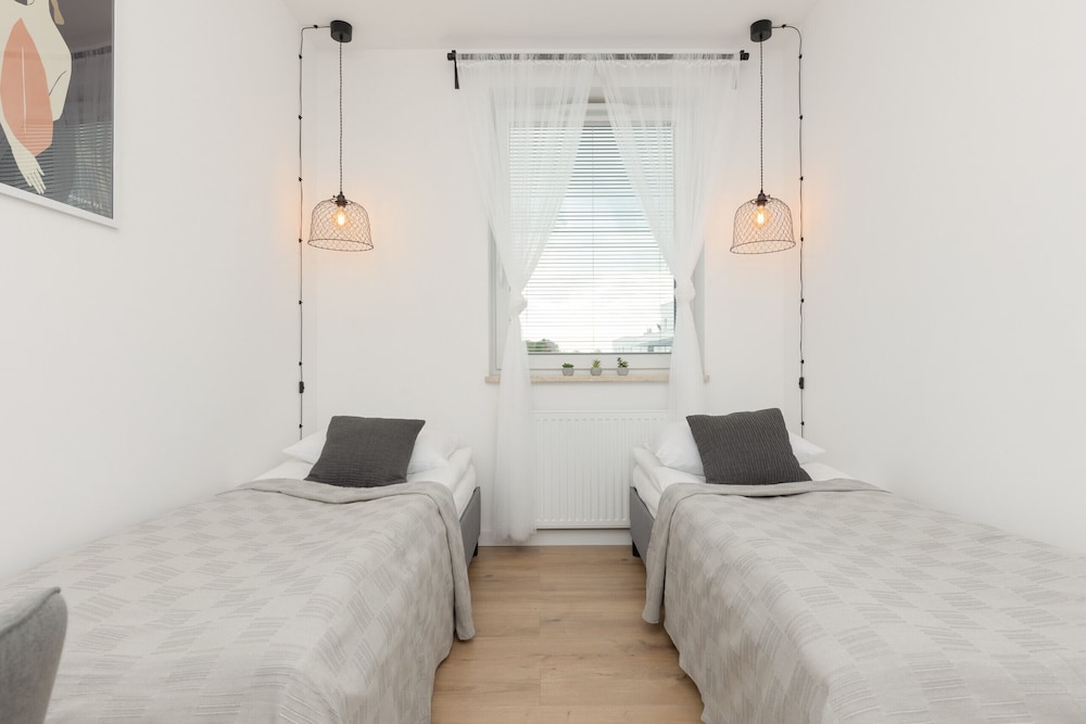Trendy Apartment + Parking by Renters view 3