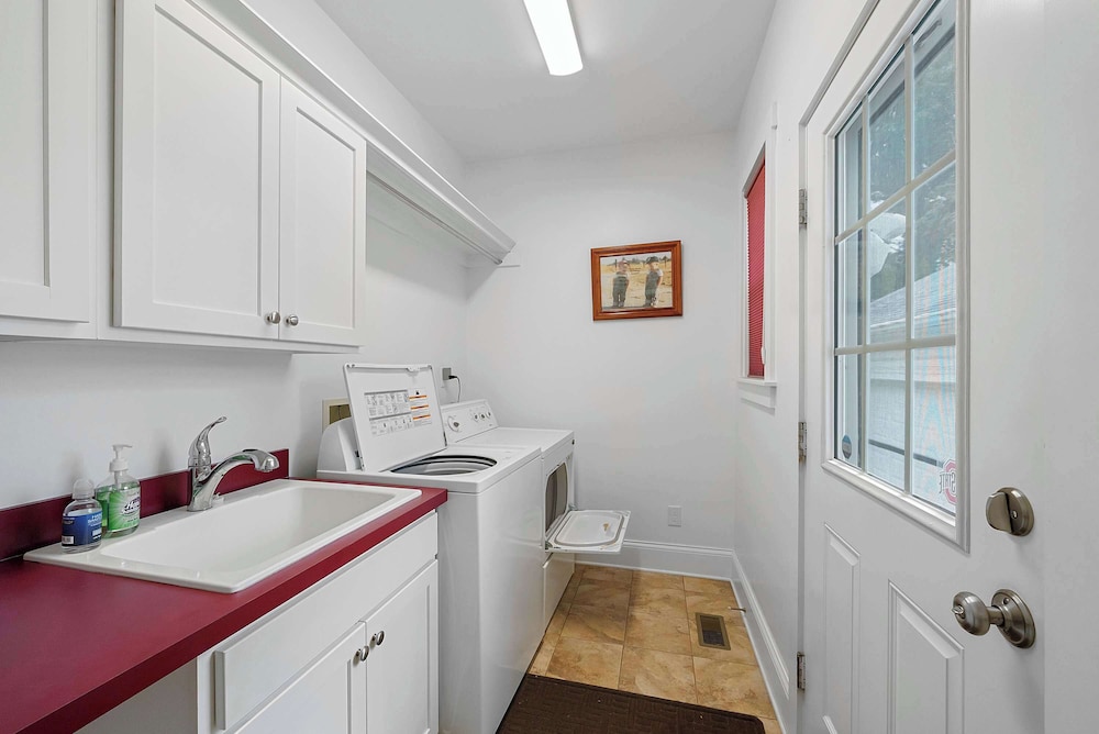 Classic Charm on Ashland For 8