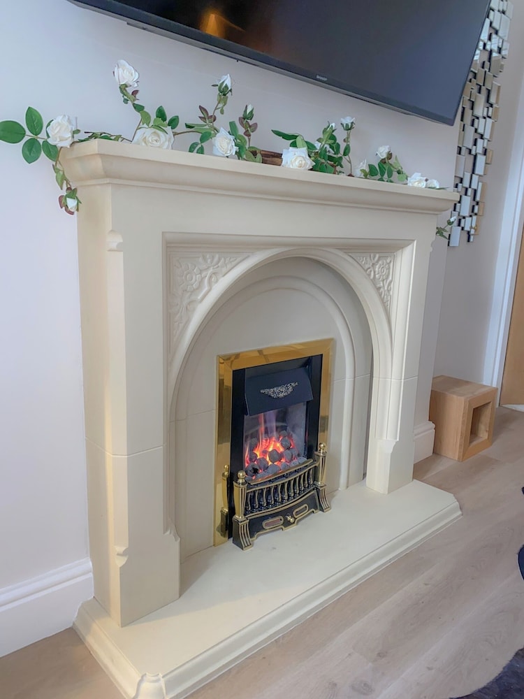 Luxury Townhouse Retreat in Kendal w/ Free Parking