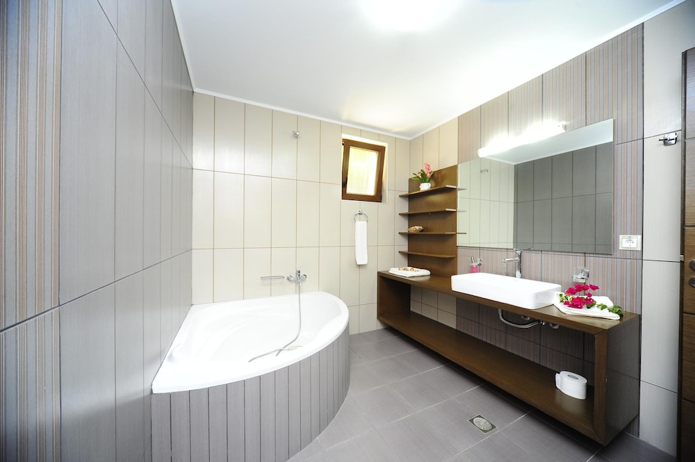 Villa Orsalia With Private Pool