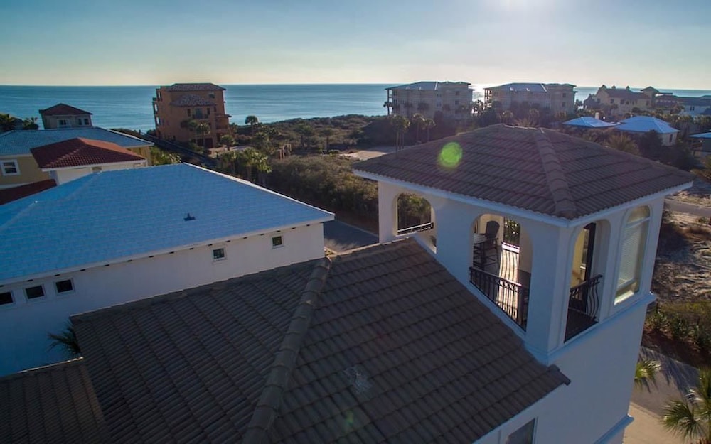 Coastal Vue 5 Bedroom Holiday Home by Five Star Properties