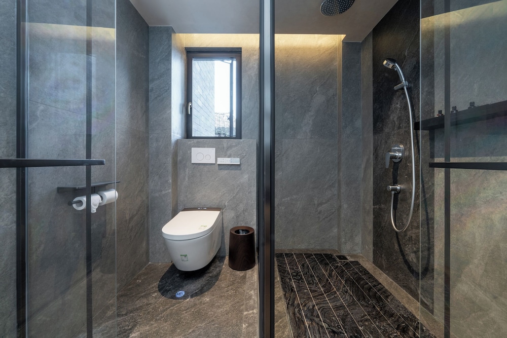 Fenghuang Yiquan River View B&B