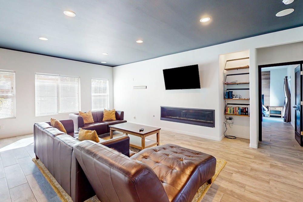 Hillside Hideaway #603