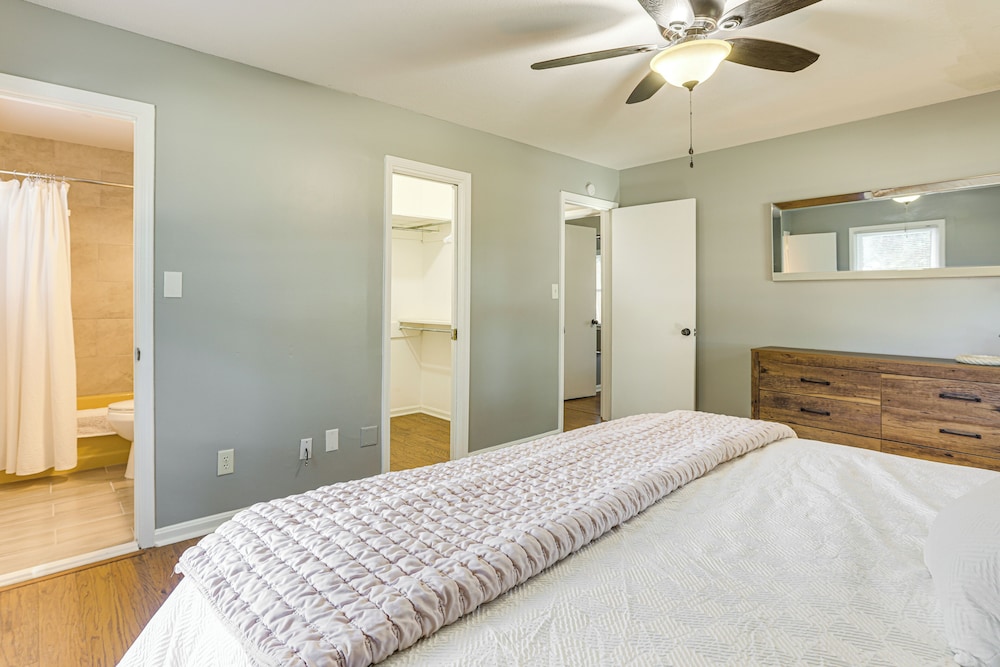 4 Mi to Dtwn Tuscaloosa: Home w/ Cozy Den!