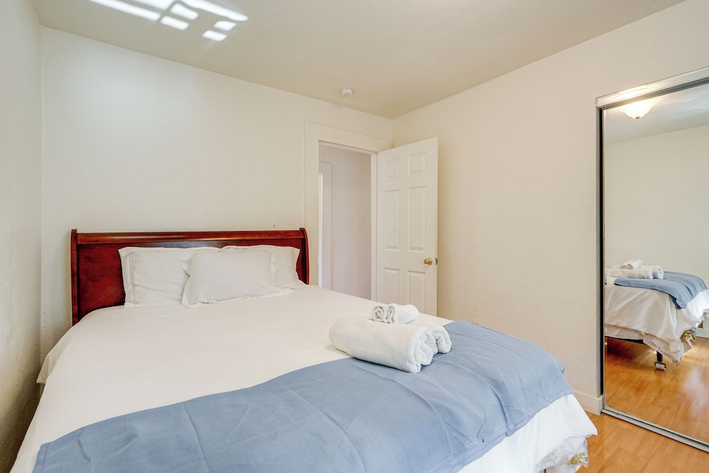 Oakland Group Retreat: Historic Home Near Downtown