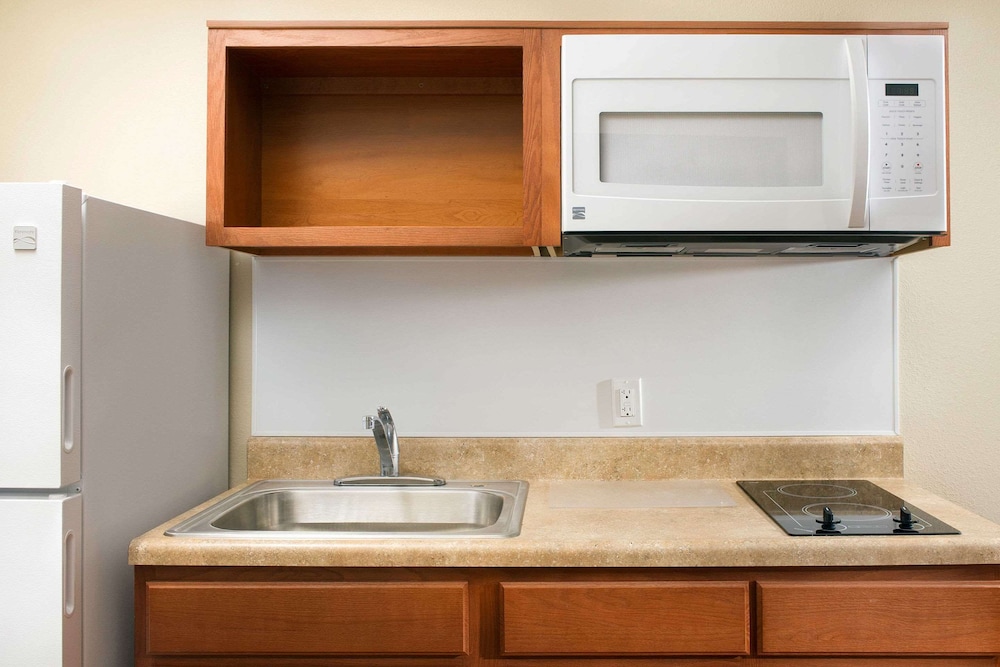 WoodSpring Suites Chicago Romeoville