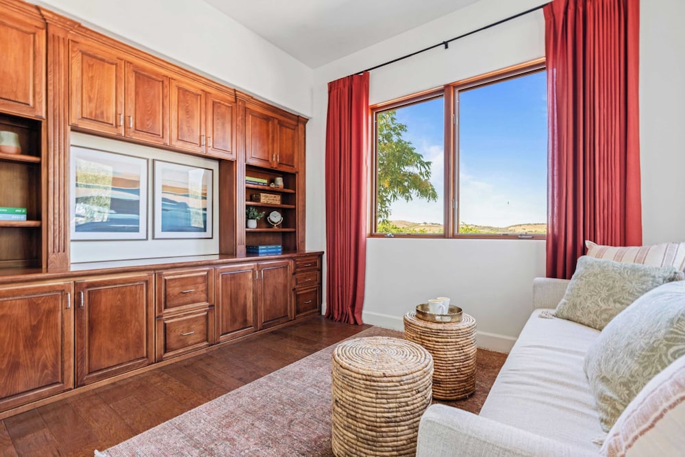 Wine Country Escape w/ Views + Wine Cellar & Gym Caterina Dusi Vineyard by Avantstay
