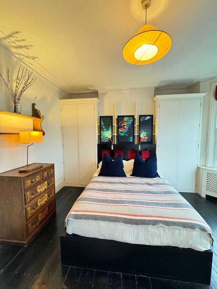 Spacious 4BD Family Home With Gardenkensal Green!