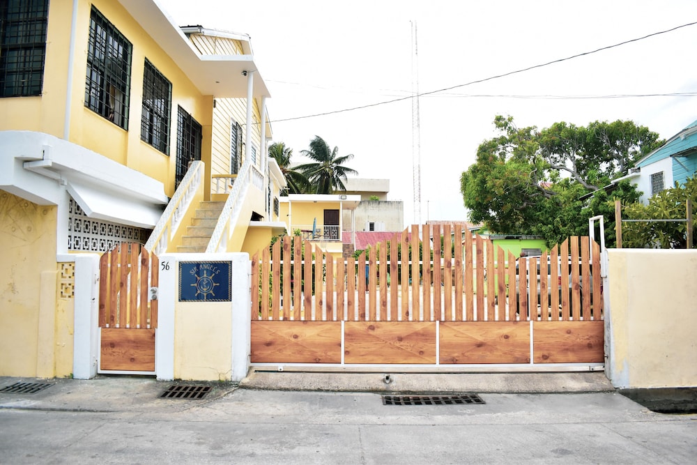 Hotel Sir Angel's Guesthouse - Image 1