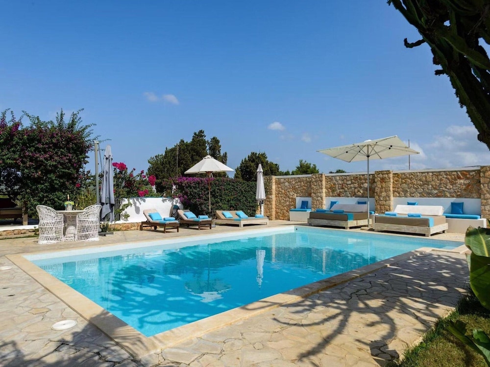 Inviting Villa With Beautiful Outdoor Area