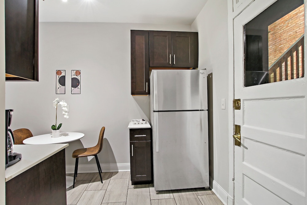 Bright 1BR - Woodlawn 1E