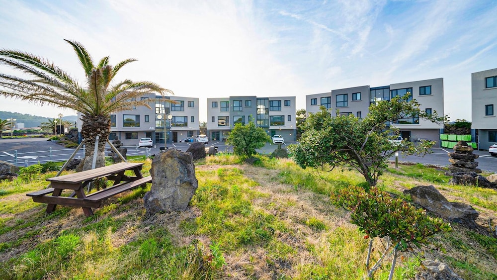 Jeju Seongsan Baekrok Kids Pension view 4
