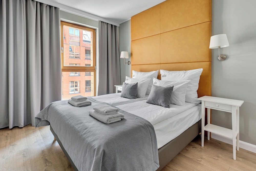 Aura - Riverside & Parking by Downtown Apartments