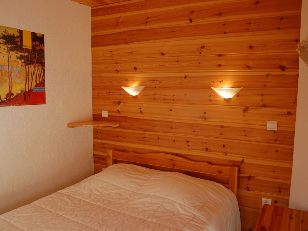 Spacious Holiday Home Near Center of Champagny