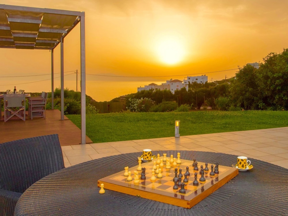 Sparkling Villa in Acrotiri with Private Pool near Sea Beach view 5