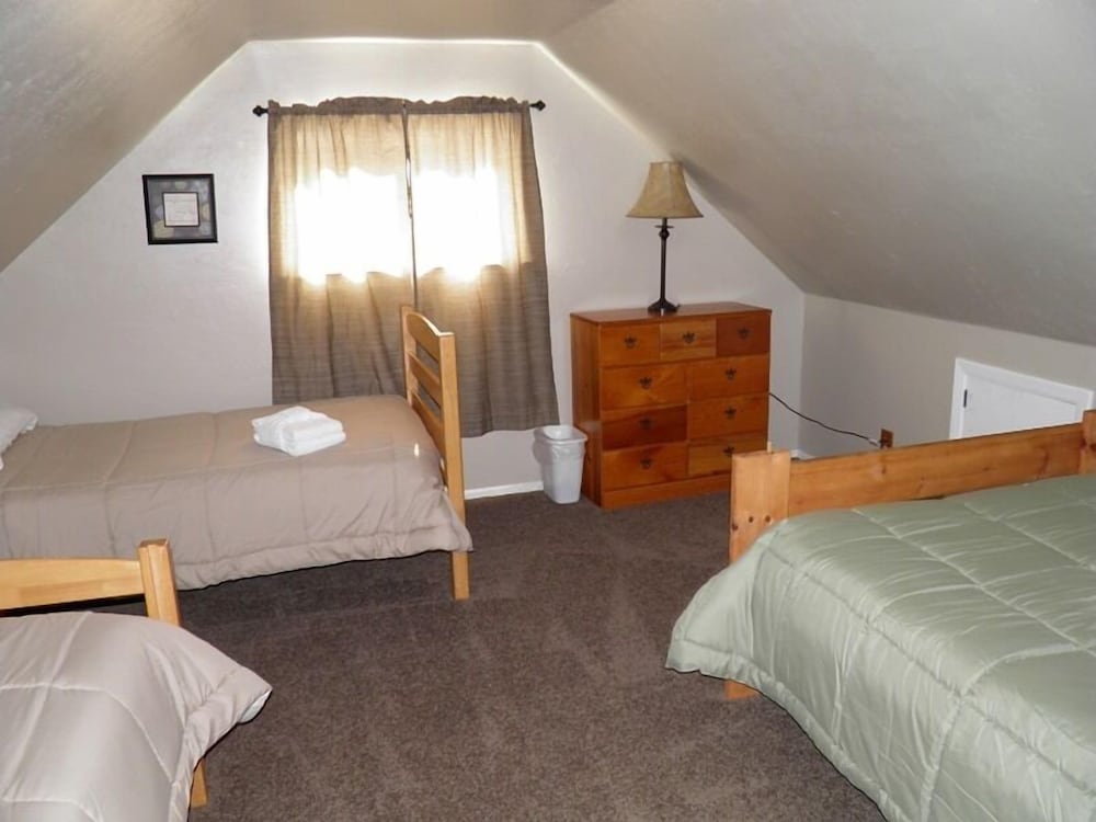 Lake Tahoe Vacations - 825 Julie Lane - Property Image 3