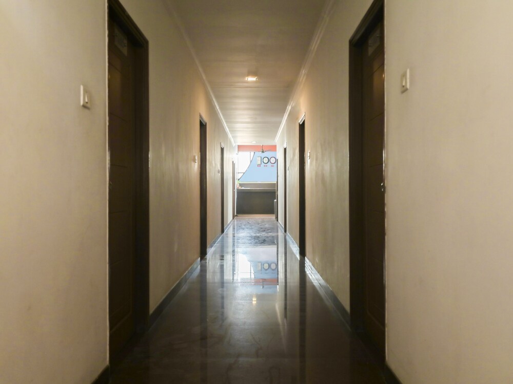 OYO 29638 Gmr 18 Hotel