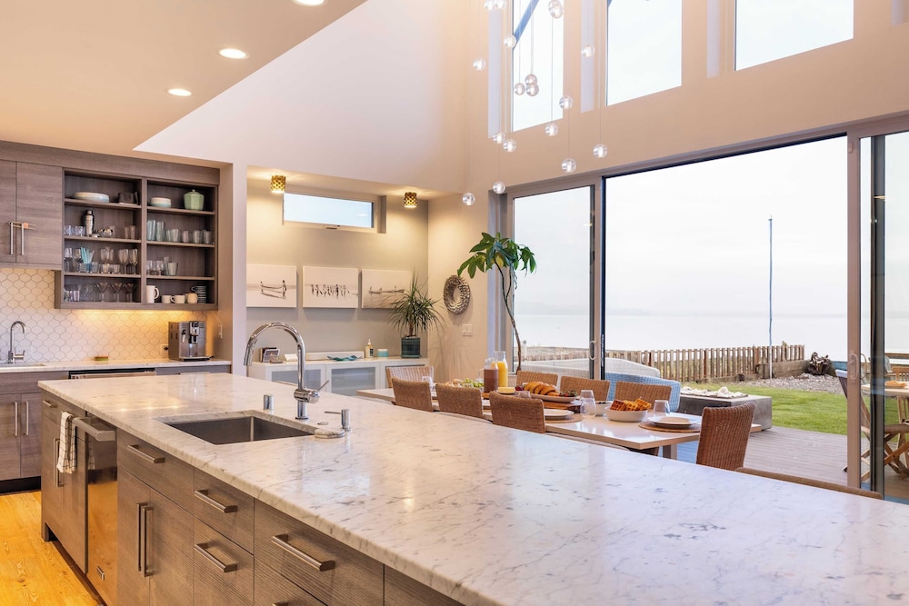 Chic Whidbey Island Waterfront Home w/ Hot Tub, Firepits + Views
