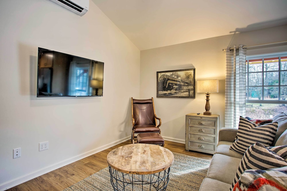 Newly Remodeled Apartment on Main Street in Saluda - Property Image 18