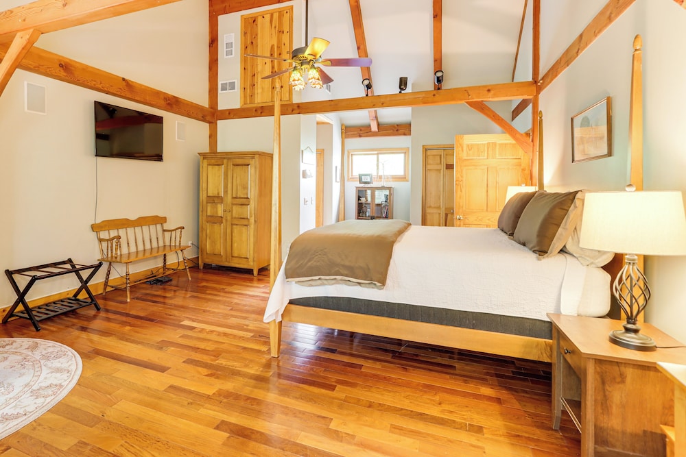 Game Room & Fireplaces: Group Dahlonega Getaway