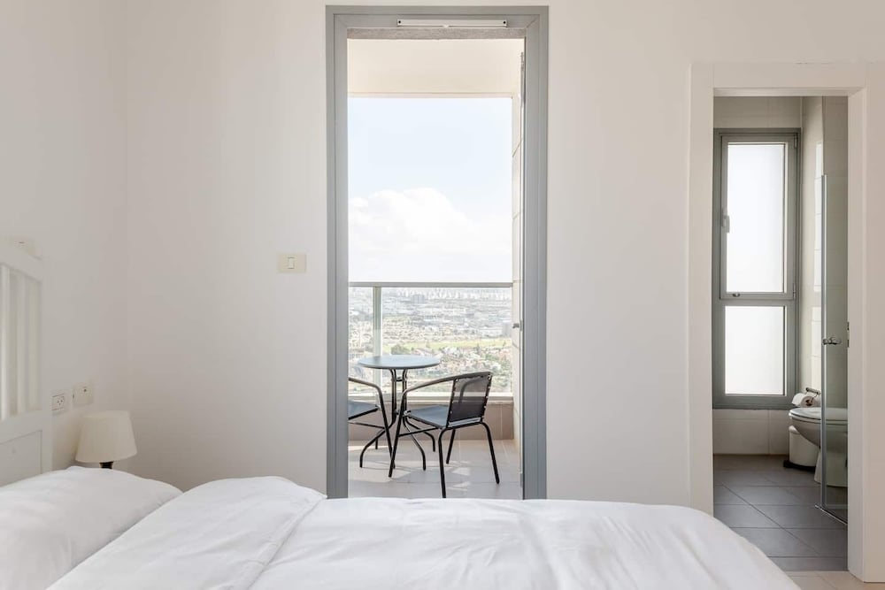 Luxury 3BR 32 Floor SeaView view 3