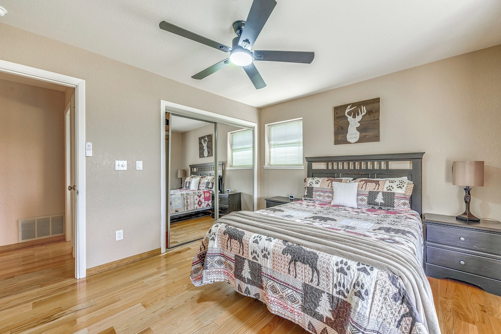 Spacious Ruidoso Home w/ Patio & Mountain Views!
