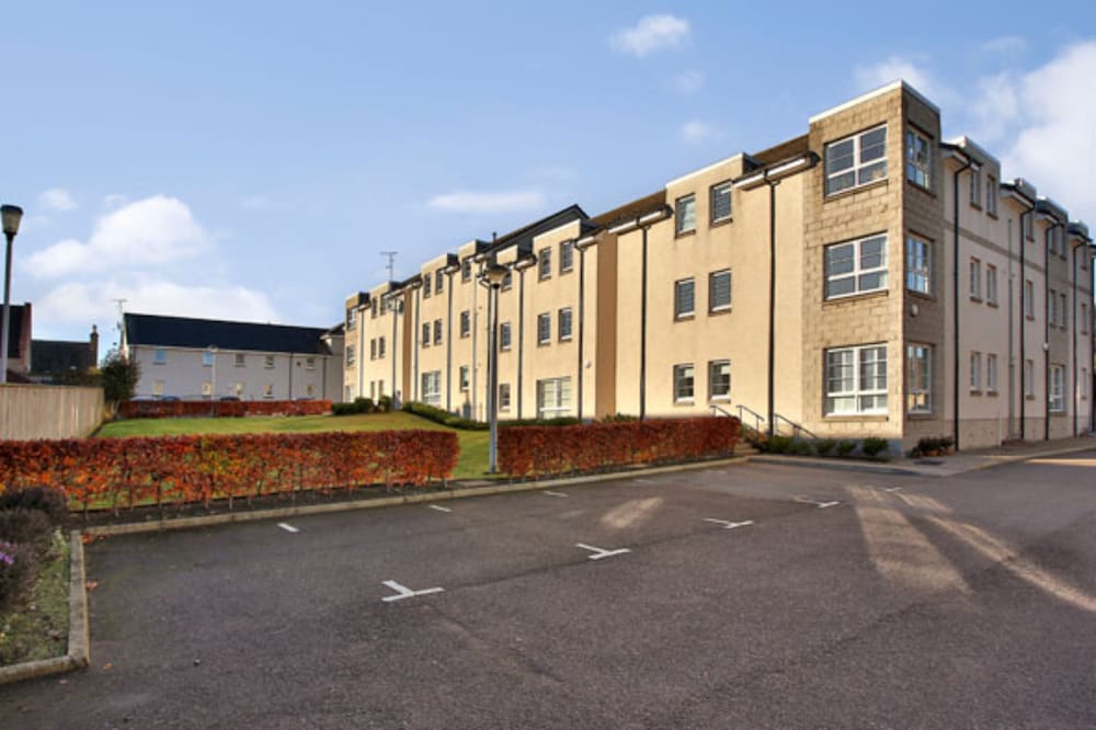 Bright 3 bed Inverurie Home Near Ury Riverside Park view 2