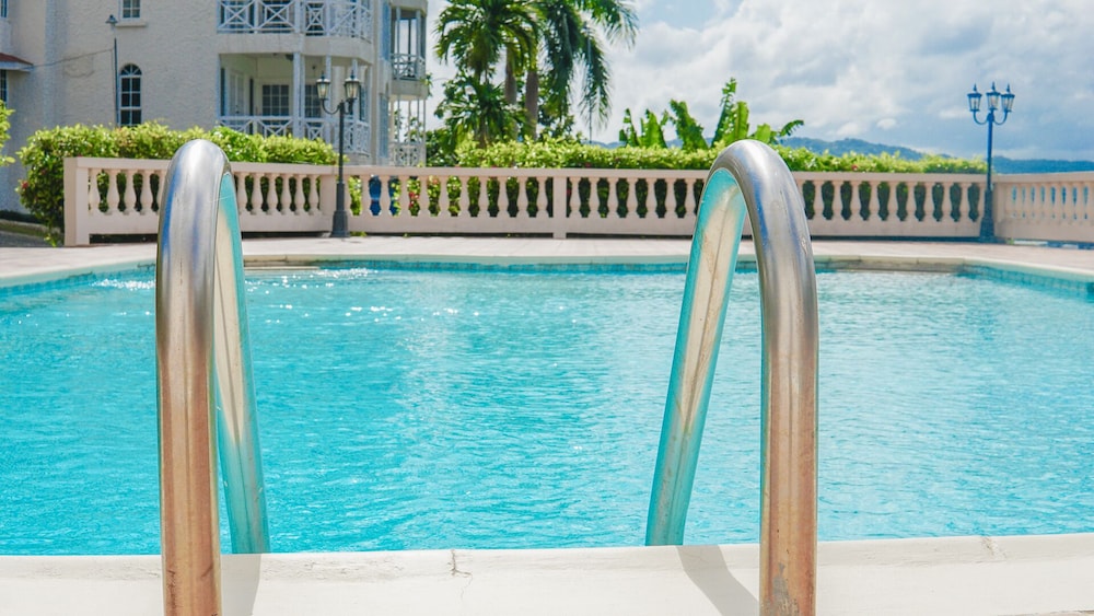 Mira Bay Apartments