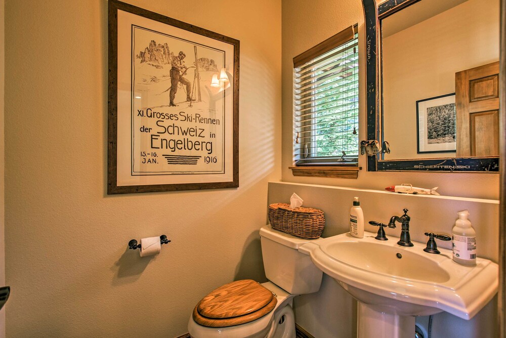 Lake & Mountain Views: Stunning Estes Park Home!