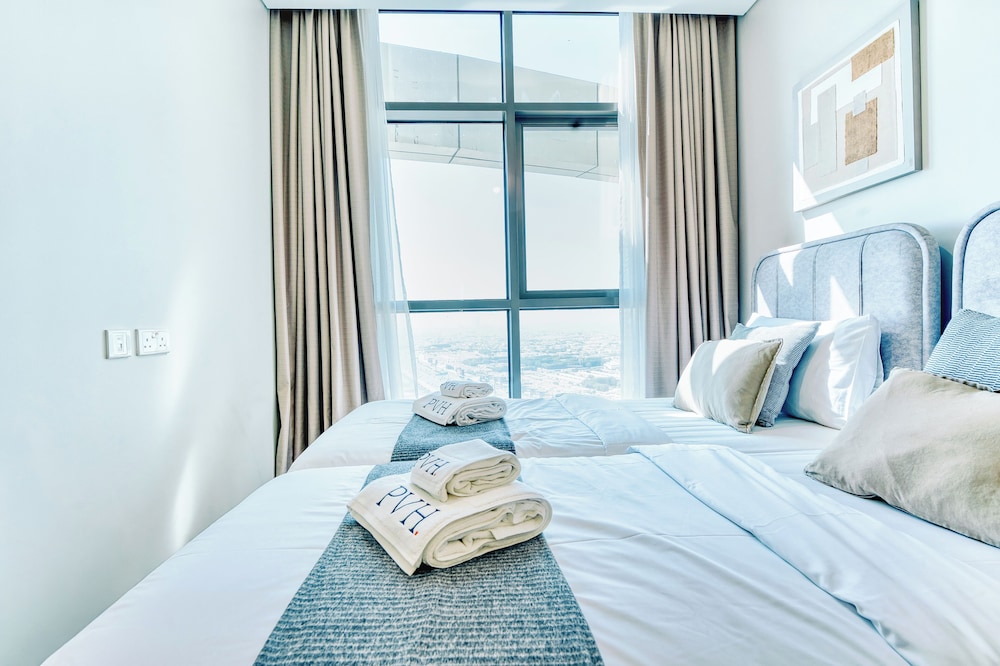 PVH - Contemporary 2BR - Aykon Tower C