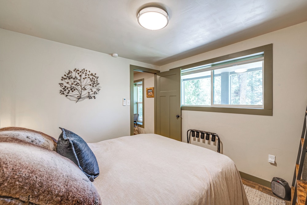 Lake Access, Mtn Views: 'cooks Cabin' in Kamas!