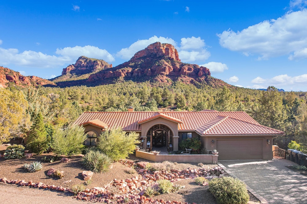 Mammoth Rock Splendor-close to Town Huge Spa Game Room