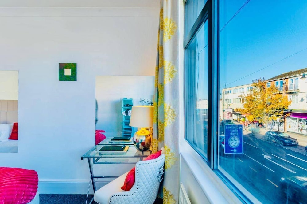 Rayleigh Retreat-spacious Family 3 Bed Apartment