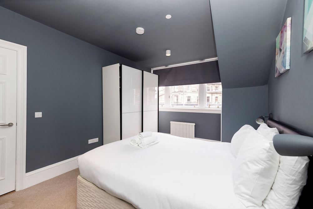 JOIVY Apartments - 5* Central Georgian Apartment (2 Bed) view 2