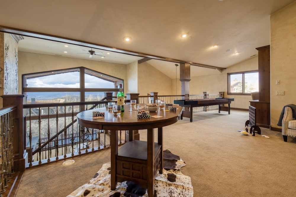 High Meadow by Avantstay Alpine Views w Indoor Pool Hot Tub Open Floor Plan